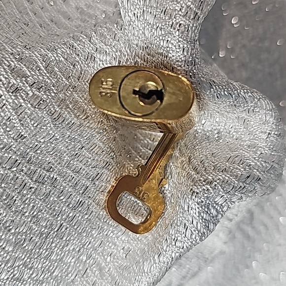 Louis Vuitton lock and key #315 with small bag - Picture 4 of 6